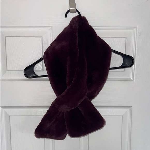 Elegant Merlot Faux Fur Scarf by Lord & Taylor NWT New Scarf - Picture 9 of 14